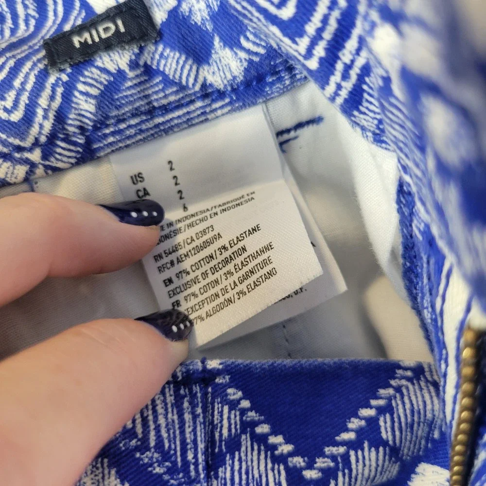 American Eagle Outfitters Womens Blue White Geometric Midi Shorts Size 2 Stretch
